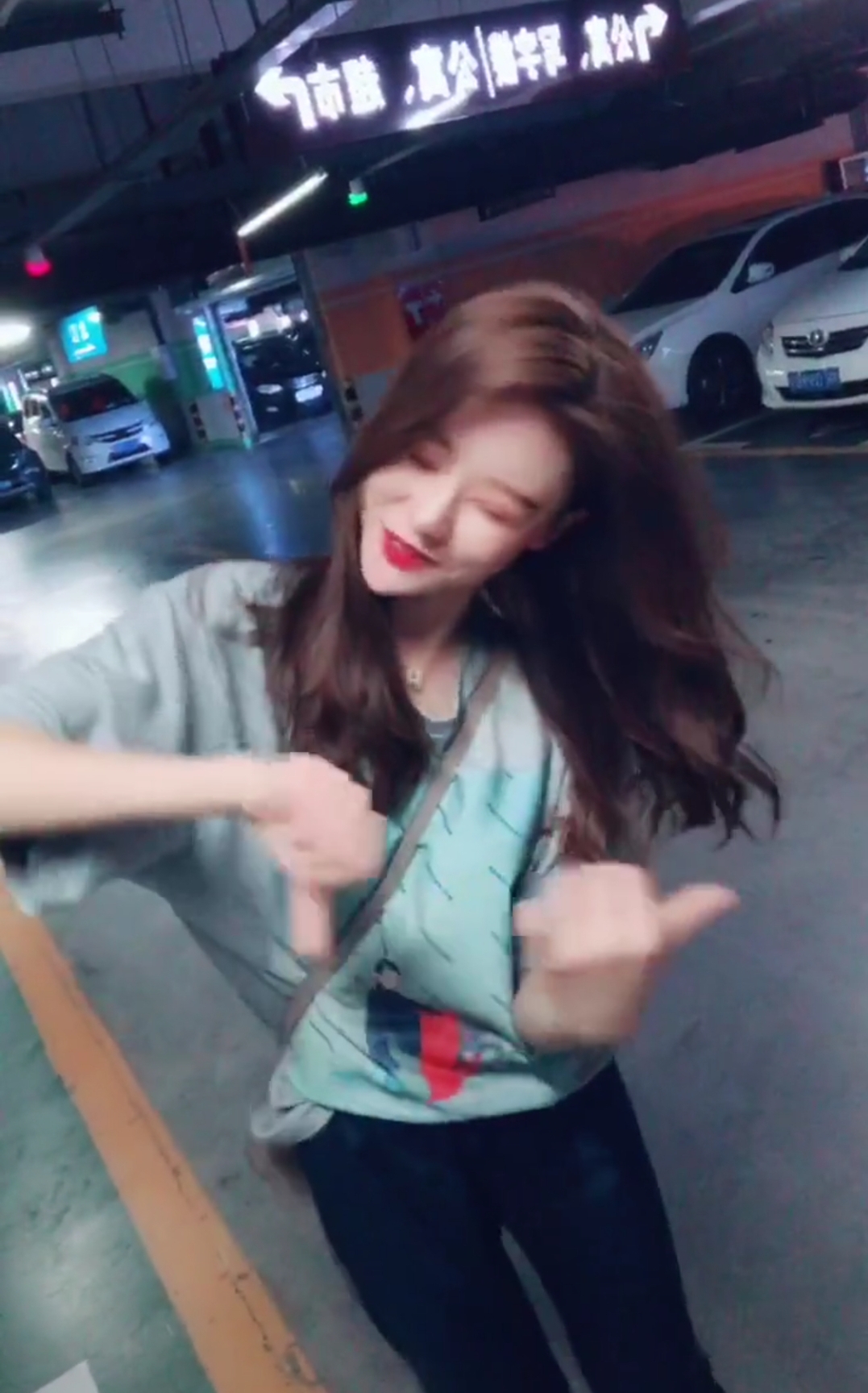 他们急了，看到淳朴的丁真受到女生追捧，丁真受到不友好的对待