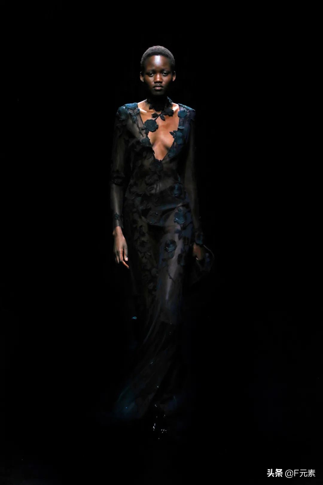 blumarine秋冬系列时装秀,blumarine2022米兰时装