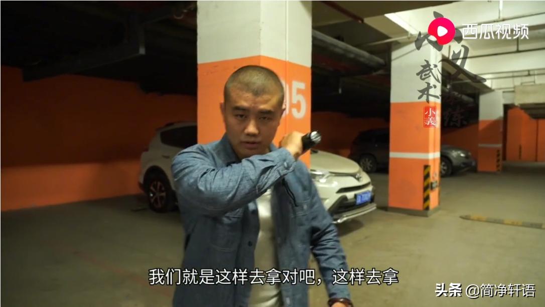 防狼神器拍西瓜,野外宿营时最好的防狼工具是什么