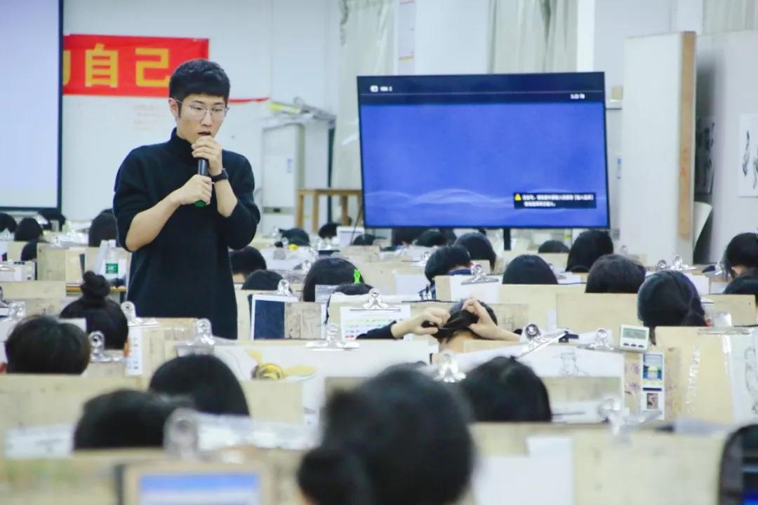 业余自由摄影师靠什么赚钱,摄影师是如何赚钱的