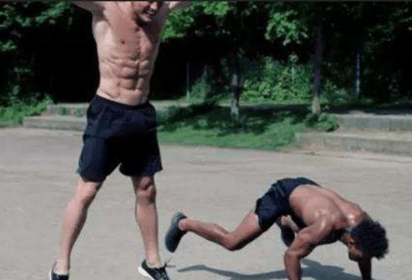 每天做100个俯卧撑需要吃蛋白粉,每日做100个俯卧撑需要放松肌肉吗