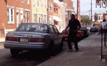 用啥砸车玻璃能砸碎,砸车门玻璃怎么砸才能砸坏