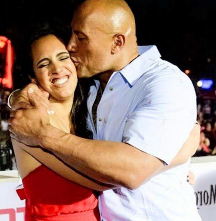 有一种基因叫贾静雯女儿,强森的女儿有多厉害