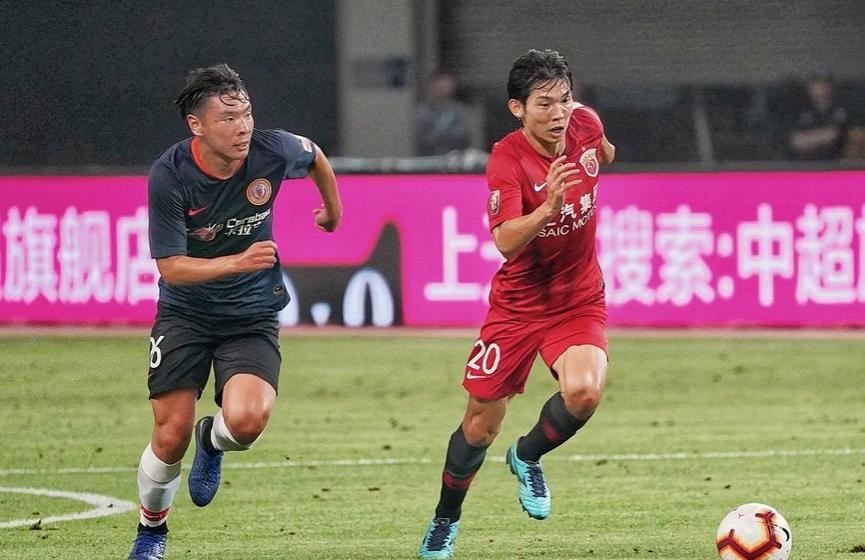中超“跑不死”铁腰！上港再现后起之秀，两优势彻底征服佩帅