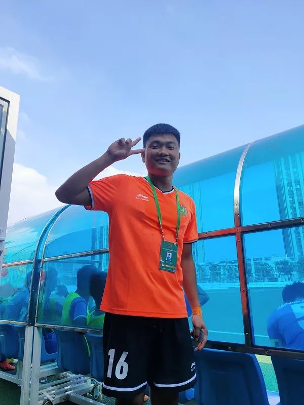 明日故事丨从保级到与冠军掰手腕这支黑马球队以快乐为本