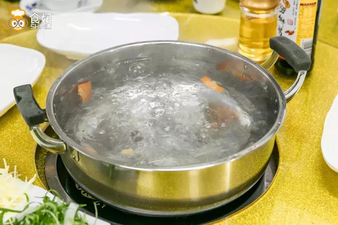 10年，它凭一锅清水，成为边炉界一霸！