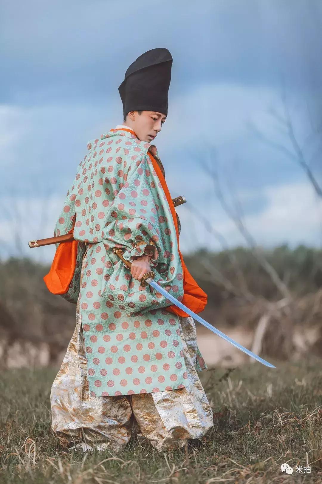 男摄影师爱上女富婆,男生摄影师爱上了美女