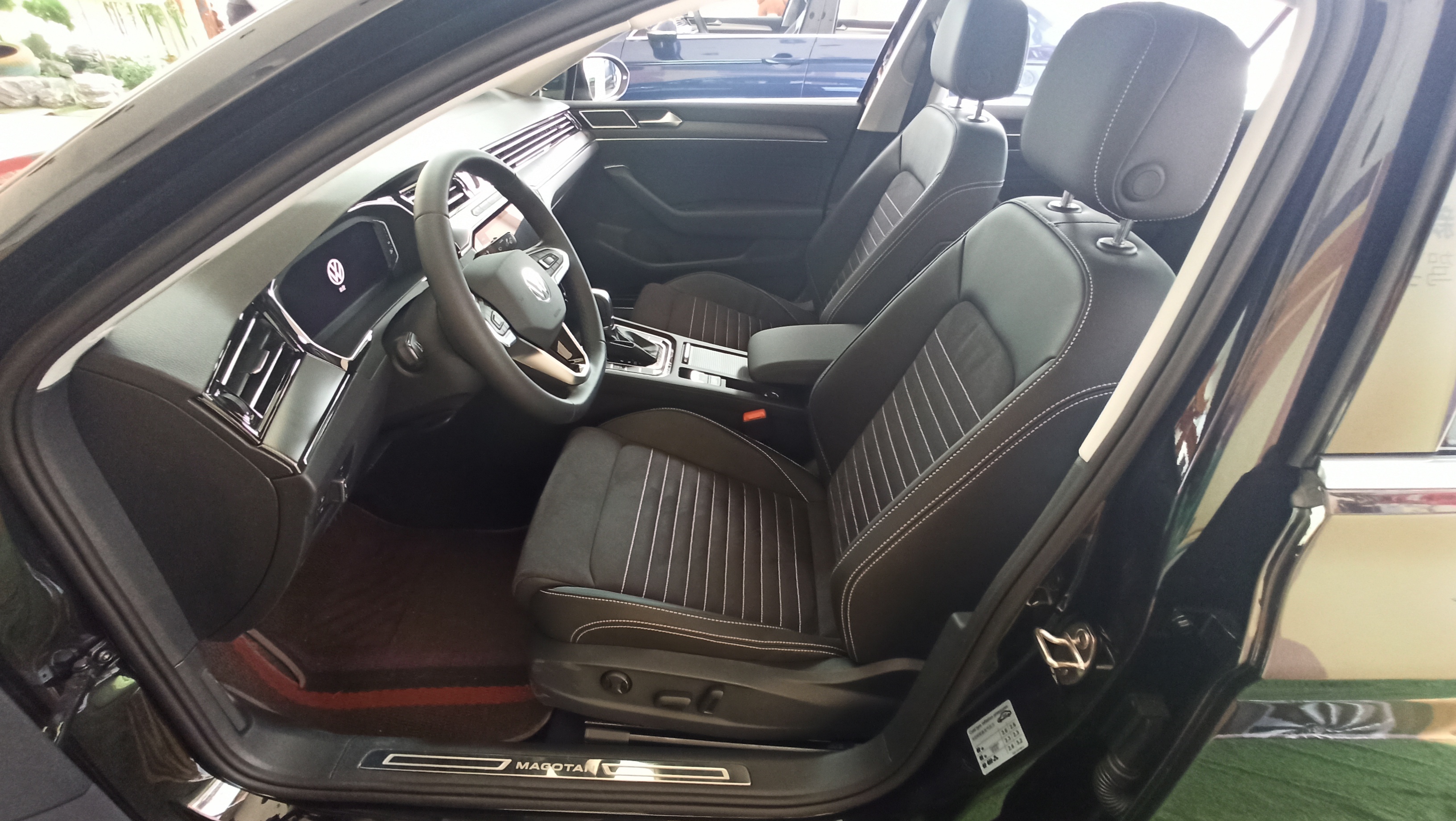 迈腾的操控比a4l差吗,迈腾的操控和奔驰宝马一样吗