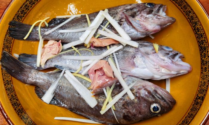 不管炖什么鱼最忌讳加它,炖鱼去除鱼腥味加哪些料