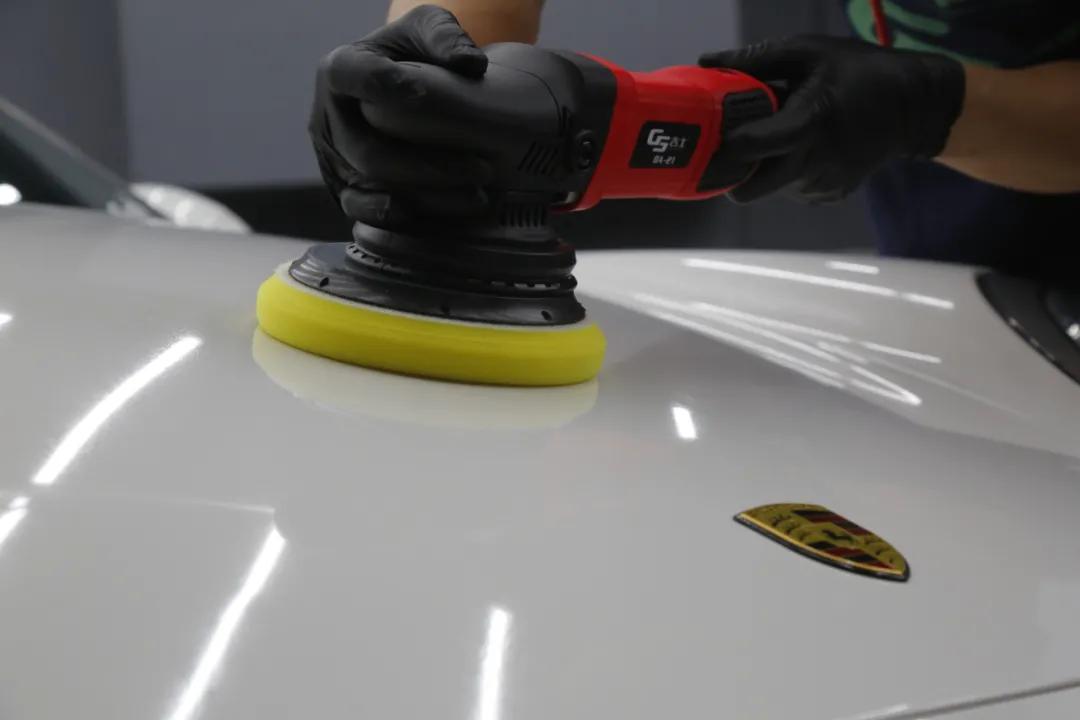 给车漆做保护是打蜡好还是镀晶好,白色车漆发黄需要打蜡抛光镀晶嘛