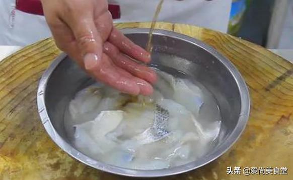 鲈鱼怎么做好吃香辣,鲈鱼怎么做菜不粘锅