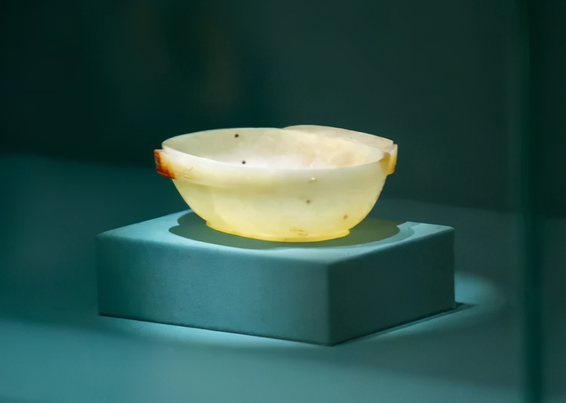 火出圈的中国高定我们也能买得起,打工人买不起衣服