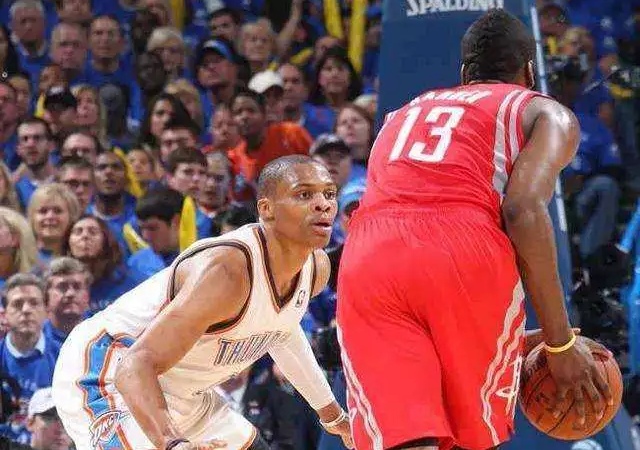 NBA十大拥有“巨臀”的球星：保罗上榜，巴克利从3分线背打到禁区