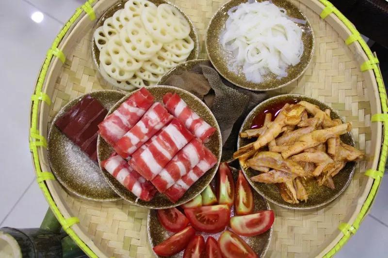 王小锅旋转小火锅加盟费多少,10元旋转小火锅加盟店