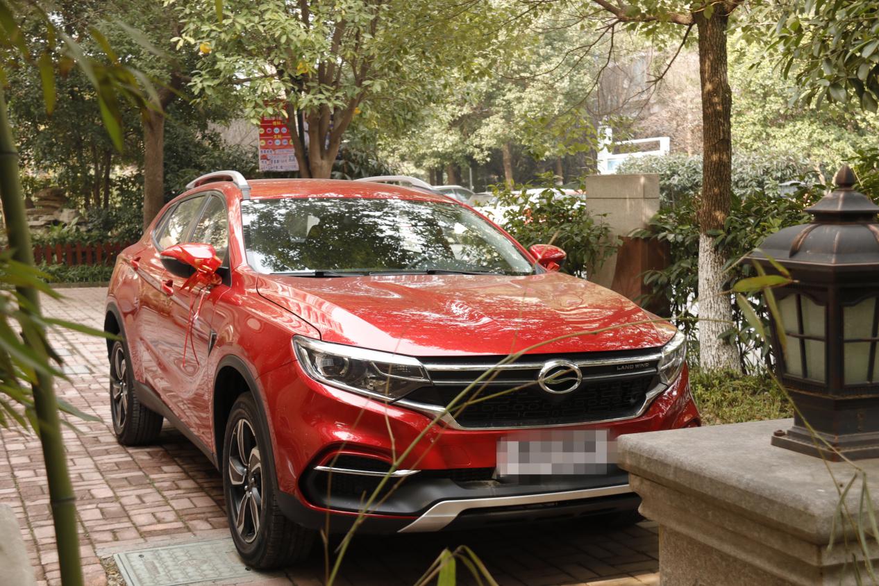 车淋了雨一定要洗吗,雨水淋过车子需要洗吗