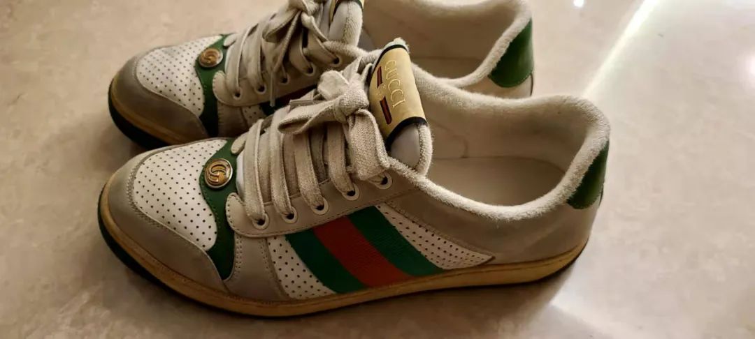 涨见识了!原来很多开宝马的都有一面鞋墙,穿的球鞋不上千就上万