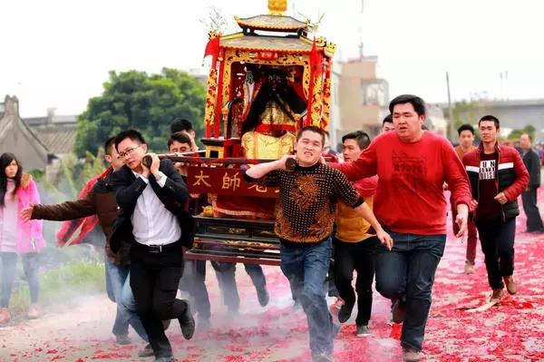 广东多彩民俗闹元宵,广东人春节期间的民俗活动有哪些