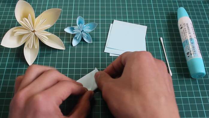 折纸樱花灯笼步骤图解,樱花绣球花折纸教程