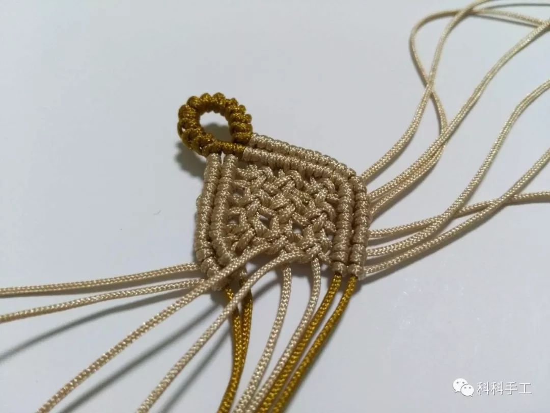 编绳花做法,手绳复杂编织教程