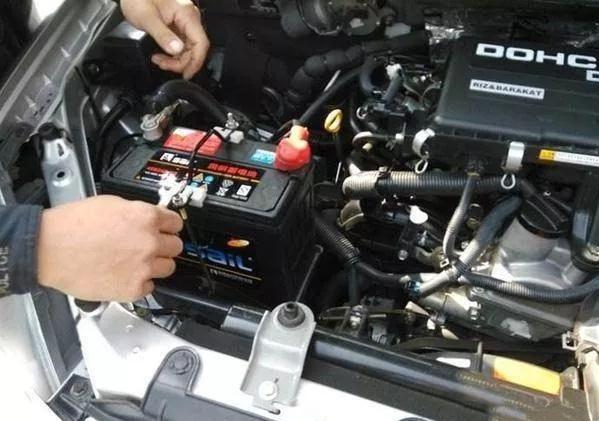 自动启停电瓶充电参数,汽车电瓶如何充电和使用