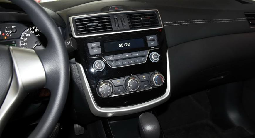 骐达tiida和飞度哪个值得入手,两厢车飞度和骐达