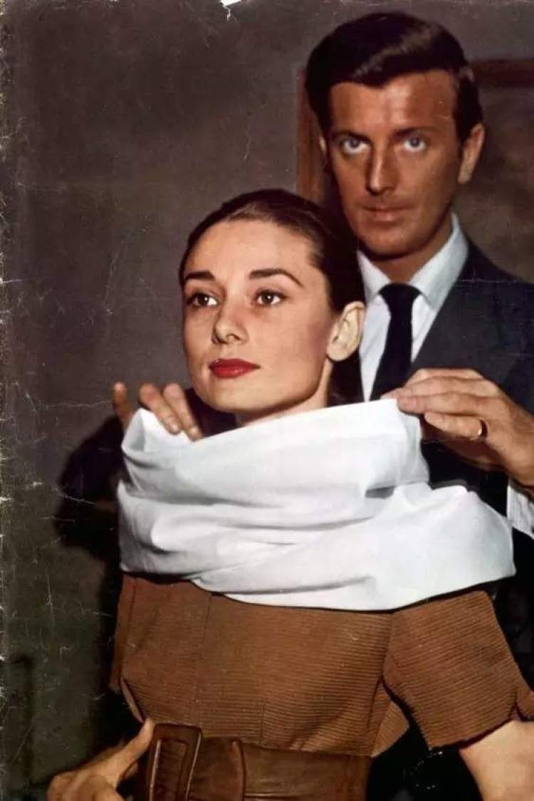 纪梵希赫本最终为什么没有在一起,纪梵希陪伴着赫本