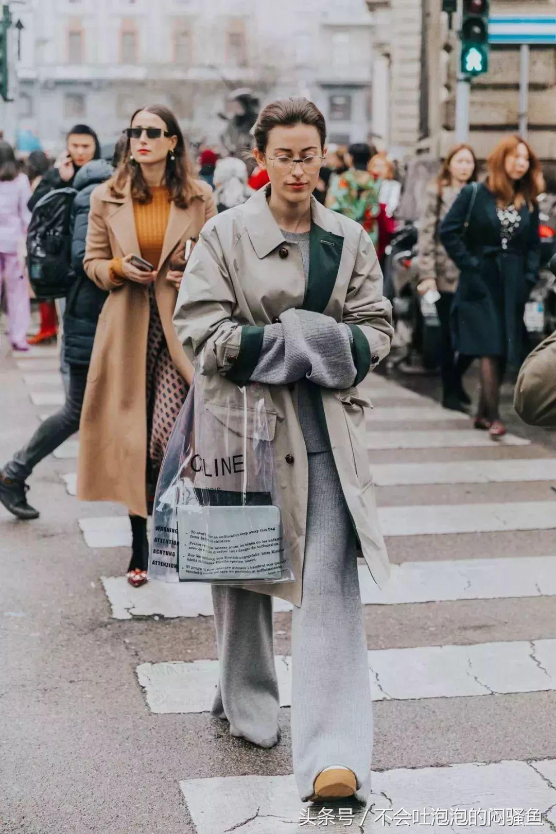 杨幂透明购物袋,花700块买包