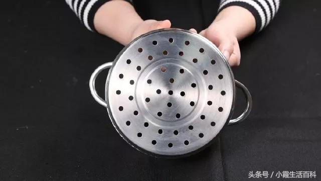 蒸笼脏用什么东西洗才干净,锅里蒸笼有污渍怎么清洗