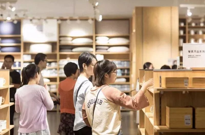 苏芒突然离任时尚集团总裁;开云眼镜部门入驻京东