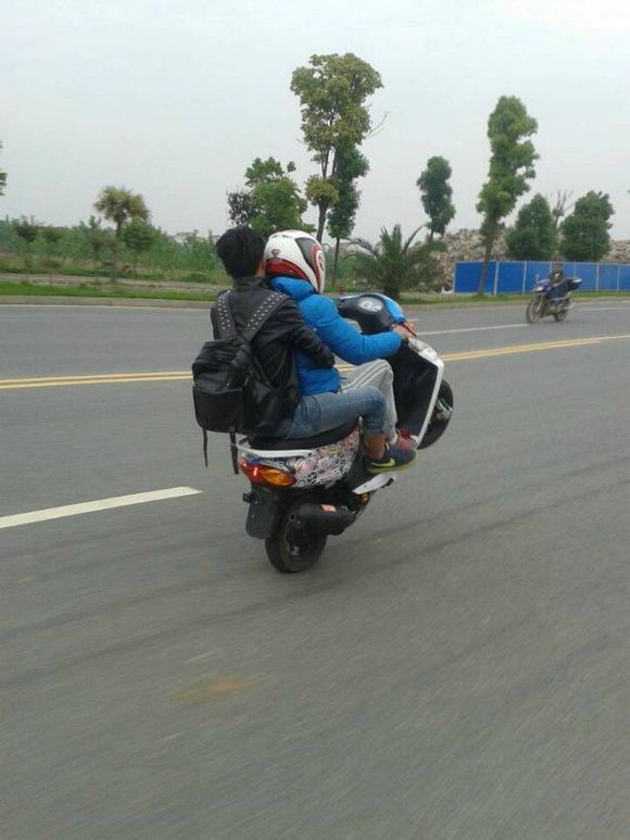 踏板摩托车比跨骑摩托车费油吗,125踏板摩托车费油什么原因