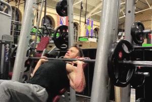 胸肌太大了穿不上衬衫,胸肌太大衬衣扣不上