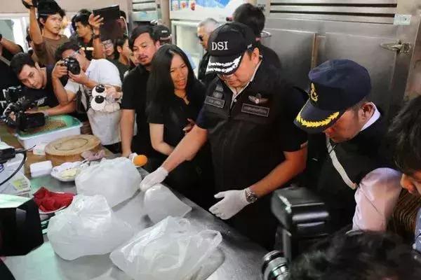 多国惊现大量假货，黑心高价专卖中国人！