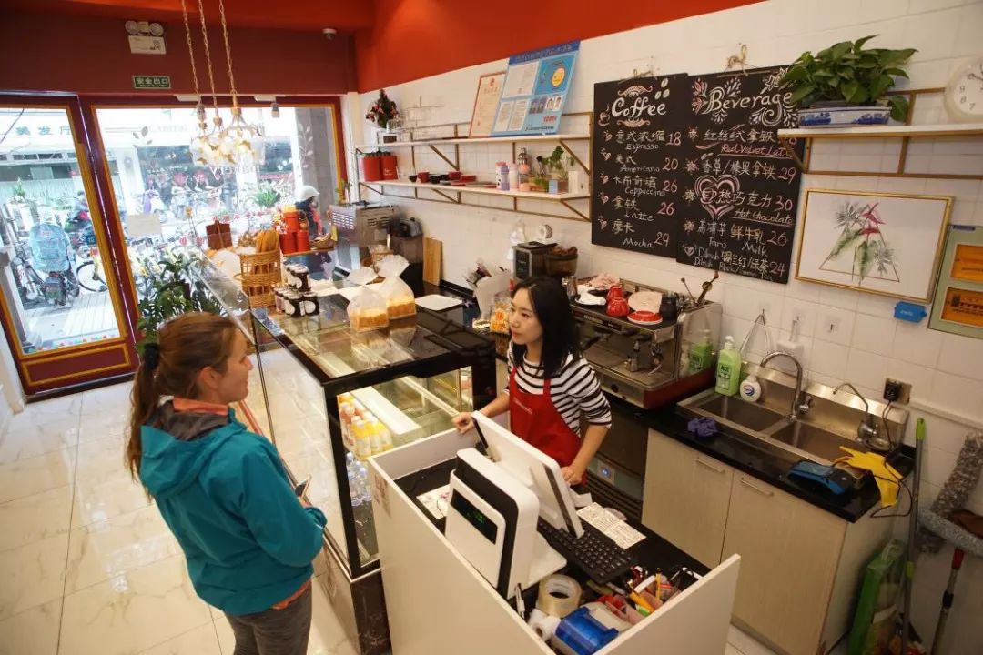 看完就懂，为何80后双胞胎美女妈妈舍弃高薪，缔造健康面包工坊