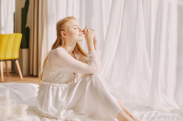 属于你的SexyGirl，懂得内衣的色彩美，魅力诱惑一步到位