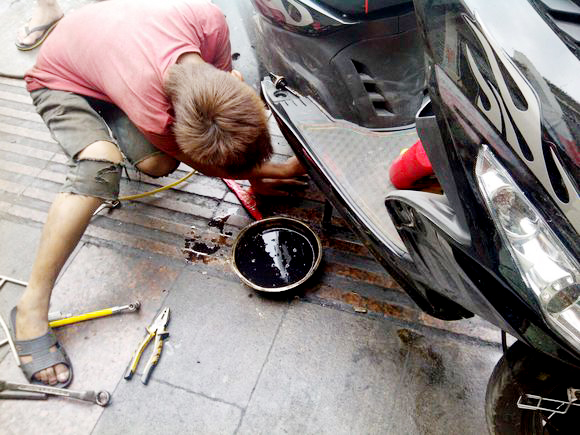 摩托车如何正确使用离合,摩托车如何正确使用油门和刹车