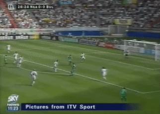 野兽足球的巅峰!一帮不知多少岁的bug,最*力暴**手段撞死西班牙!