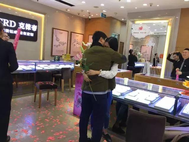 买戒指男朋友说没钱,买珠宝被骗他说不想要可以退货吗