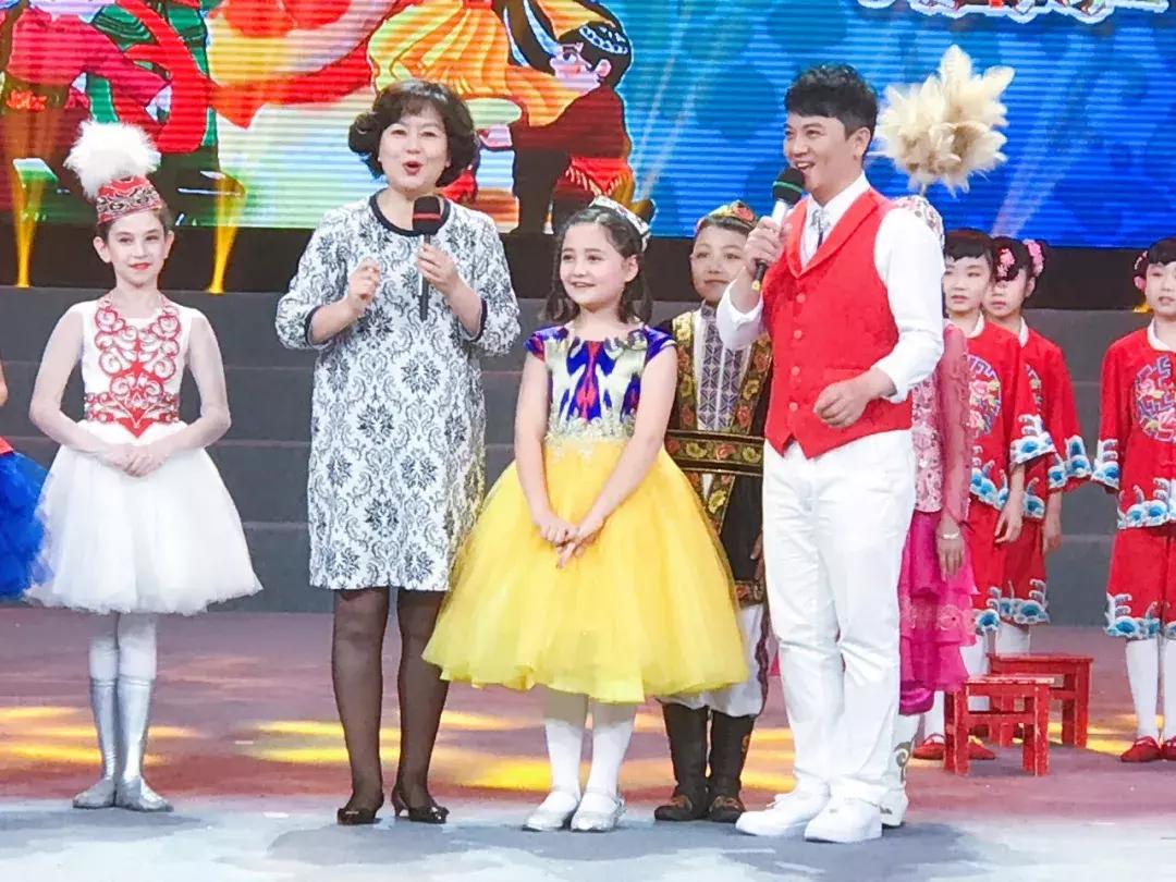 少儿频道大手牵小手新疆,央视少儿小手牵大手