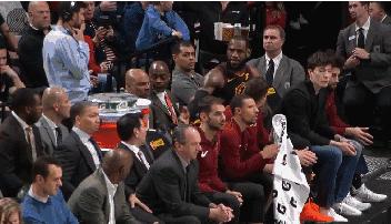 终于忍不住了，骑士真假主帅吵起来了！