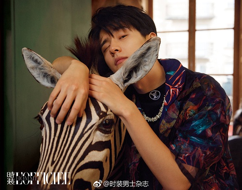 易烊千玺和杨幂谁更帅 (杨幂易烊千玺穿衣搭配)