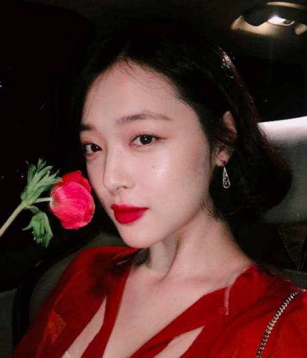 减龄秘籍学谭松韵穿出少女感,冬季怎么扎头发减龄又好看少女