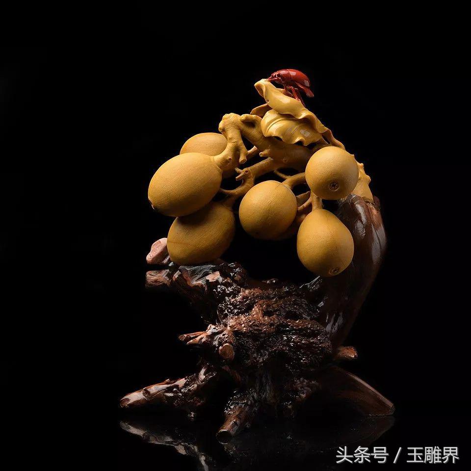 玉石巧雕造型图,月牙形玉料巧雕