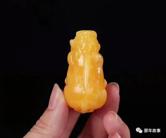 蜜蜡戴久了会变成琥珀么,琥珀蜜蜡戴久了会有什么变化