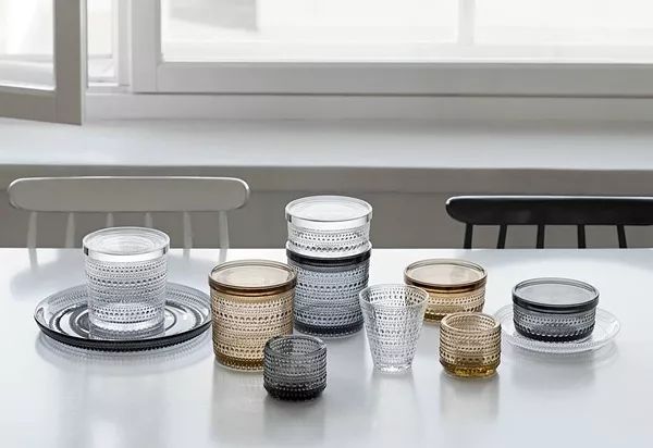 第一次出国去芬兰,带一本书去巴黎出版社