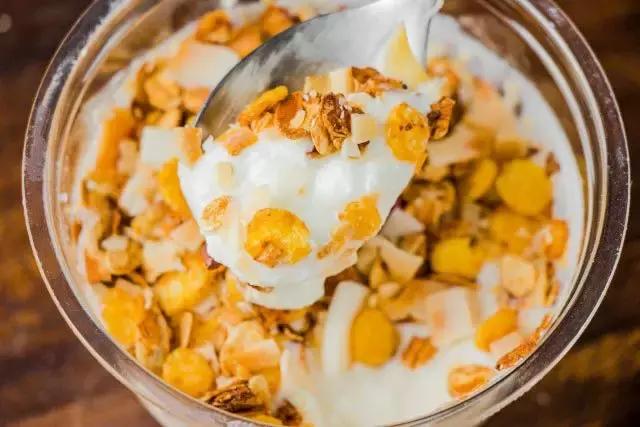 转角遇到猪？！魔都首家粉猪餐厅，吃完变精致的猪猪女孩！