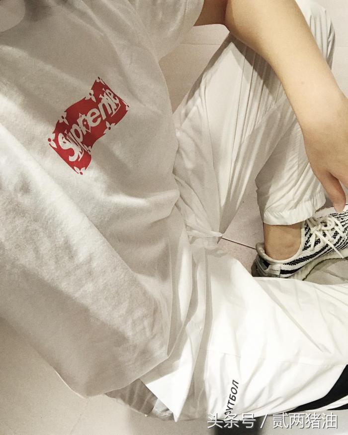 别再一成不变的穿你的Tee了，来些不一样的吧~