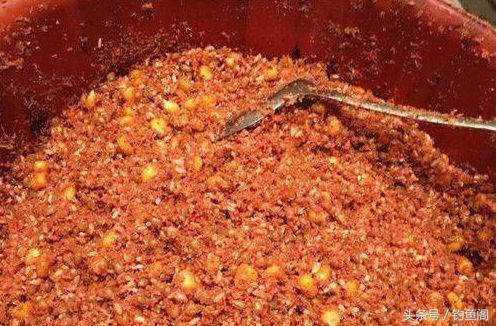 野钓鲤鱼怎么才能让鲤鱼快速聚窝,揭秘一款钓鲤鱼草鱼野钓窝料