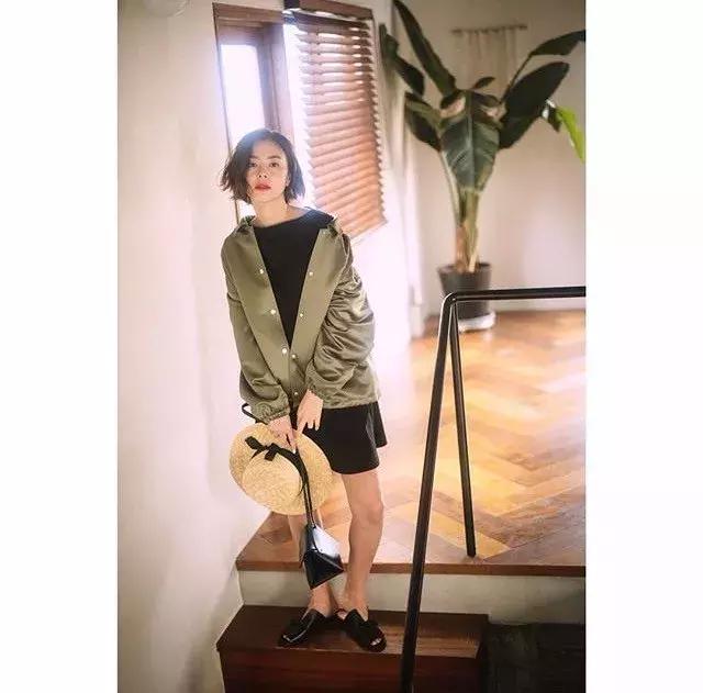 穿上这件外套你就是花丛中最酷的那朵花！