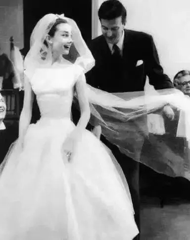 站着的霍金,站起来的霍金多高