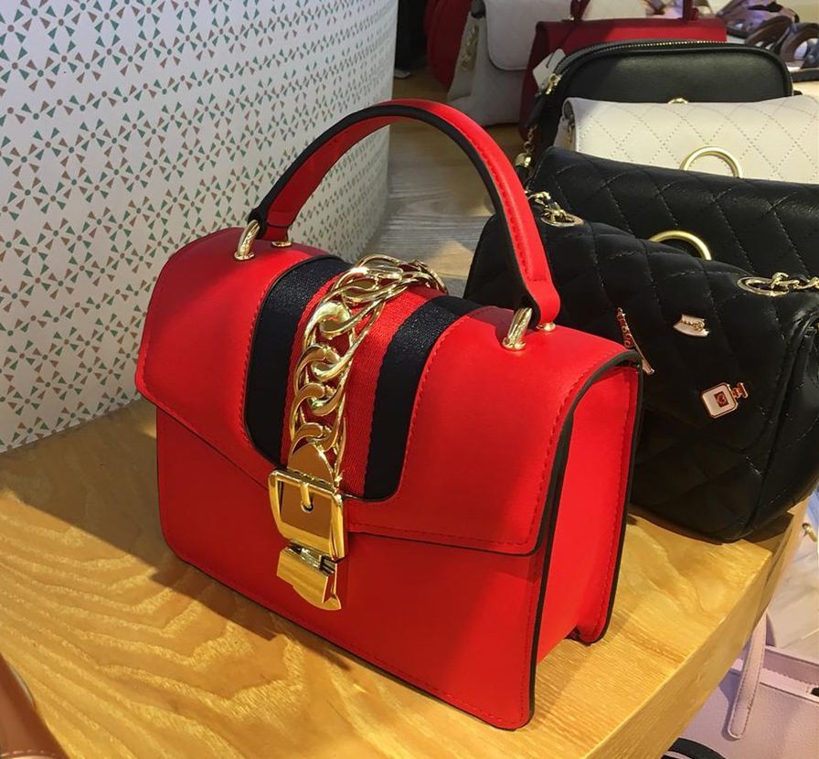 李宁为什么被抢注商标,曾经的国货之光李宁